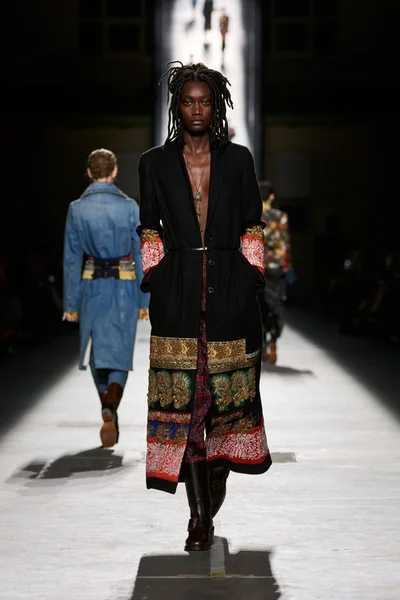 Look 60
